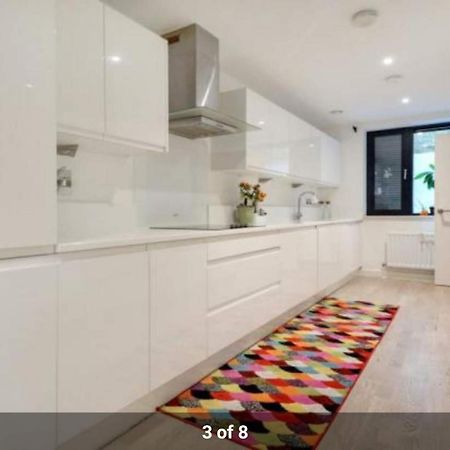 London Holiday Home Newly Refurbished - Entire 4 Bedroom Private House With Kitchen, Living Room & Private Garden - 1 Cape House London, Within 30 Mins From Central London, London Bridge & Canary Wharf Bagian luar foto