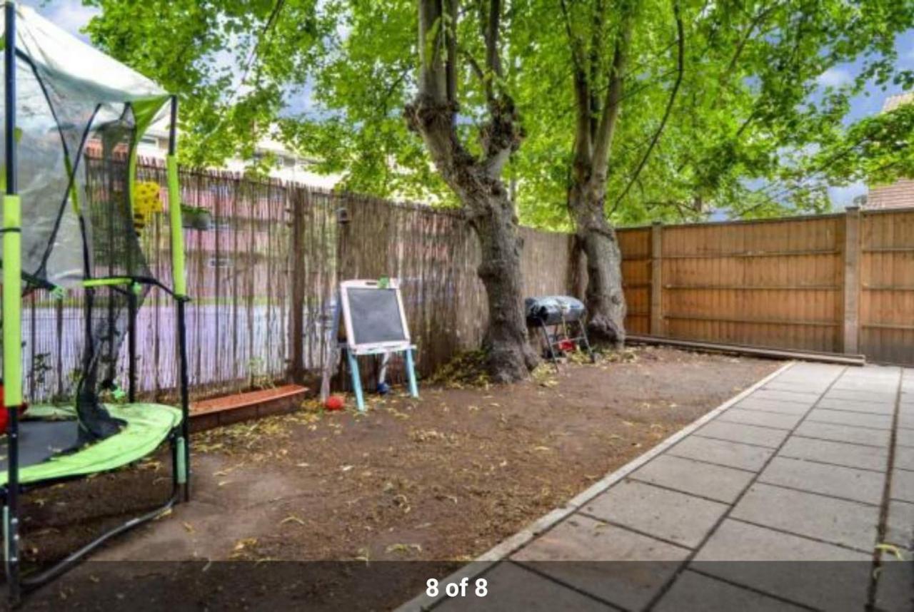 London Holiday Home Newly Refurbished - Entire 4 Bedroom Private House With Kitchen, Living Room & Private Garden - 1 Cape House London, Within 30 Mins From Central London, London Bridge & Canary Wharf Bagian luar foto